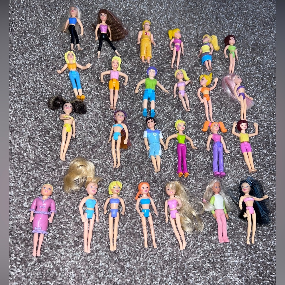 Polly pocket bundle of over 200 pieces. clothes, pets, dollars, accessories